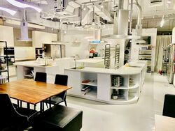 Infinite Studios (D5), Retail #592436061